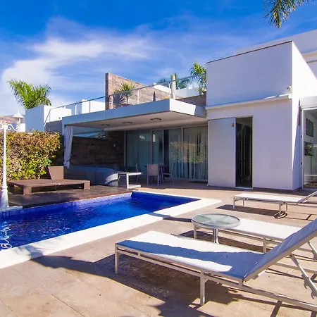 Luxury In Habitats Del Duque 아데헤