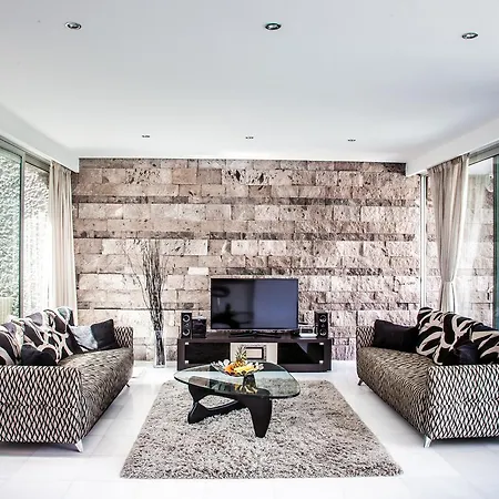 Luxury In Habitats Del Duque 아데헤